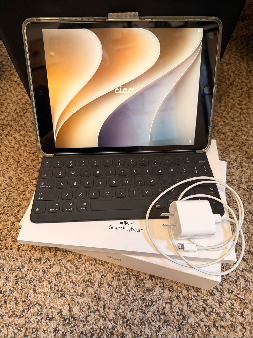 Apple iPad 9th Gen 64GB + Smart Keyboard + OtterBox Case